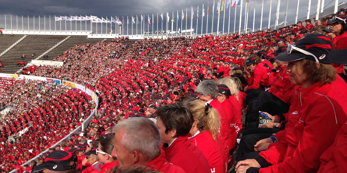 3900 Schweizer in der offiziellen Kleidung bei der Eröffnungsfeier