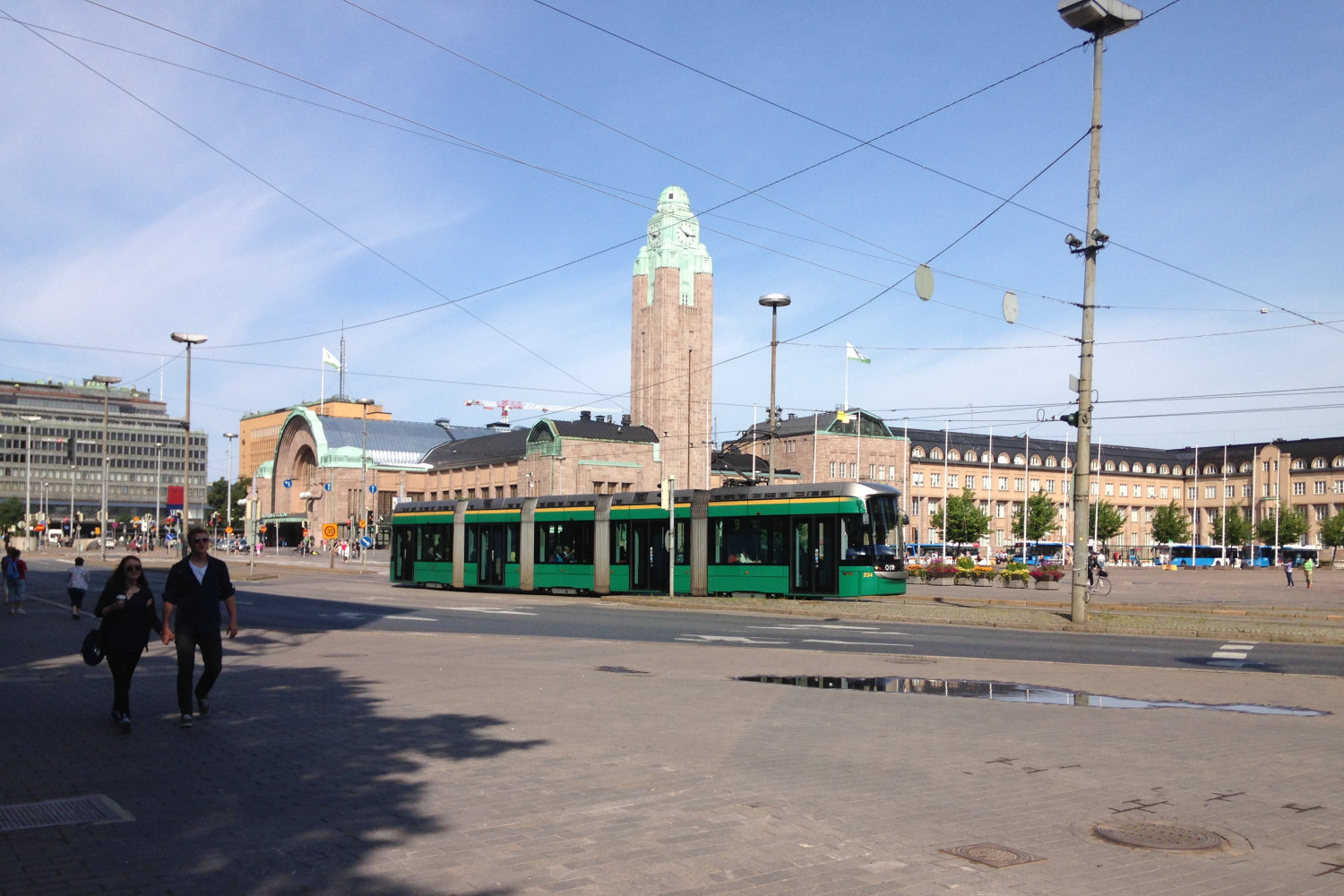 Bahnhof auch mit grünem Drämmli