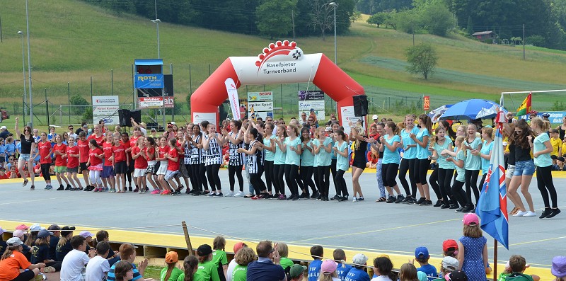 Move'n'Dance präsentiert sich nach ihremAuftritt