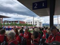 in "vollen Zügen" zurück