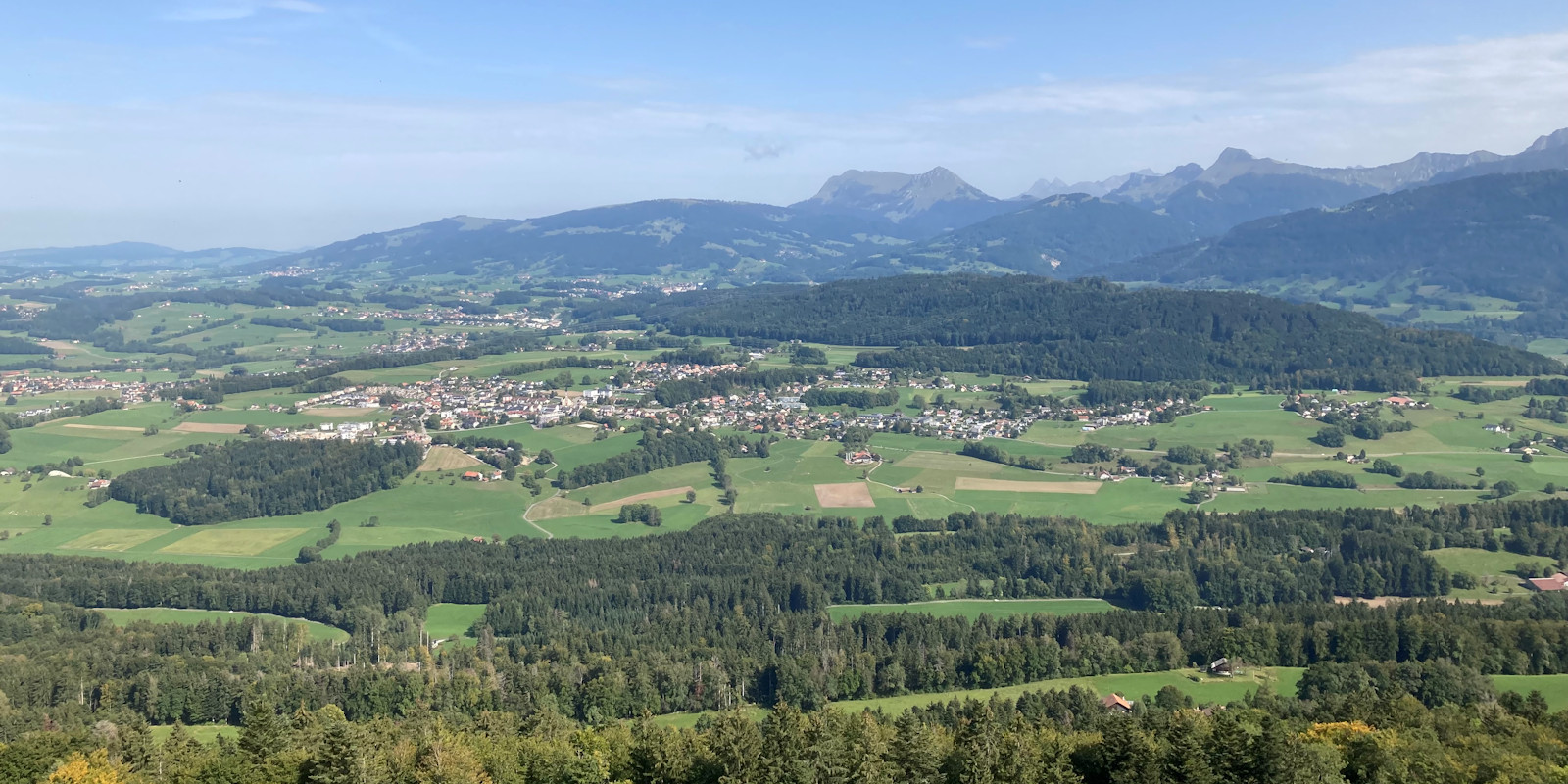 Rundsicht vom Fernsehturm Richtung Les Diablerets