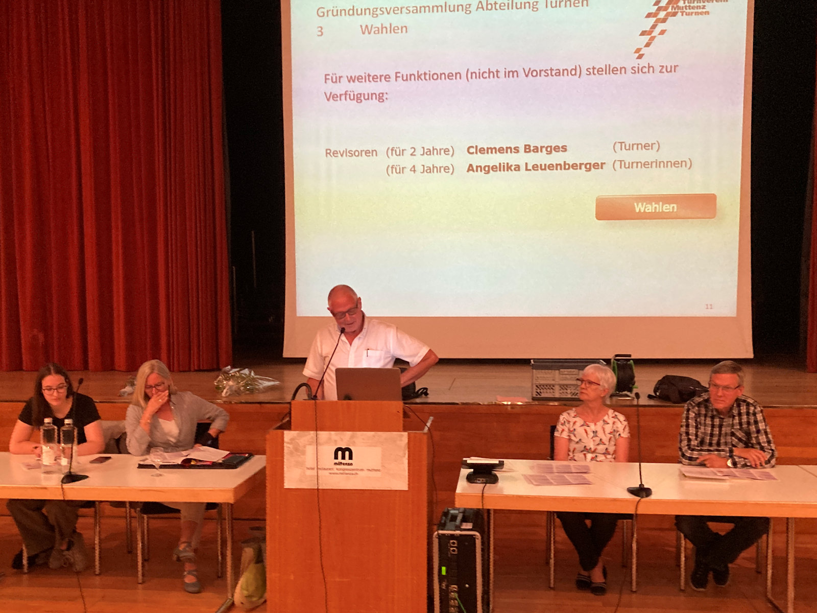 Der neue Vorstand der Abteilung Turnen ist bereits in Aktion