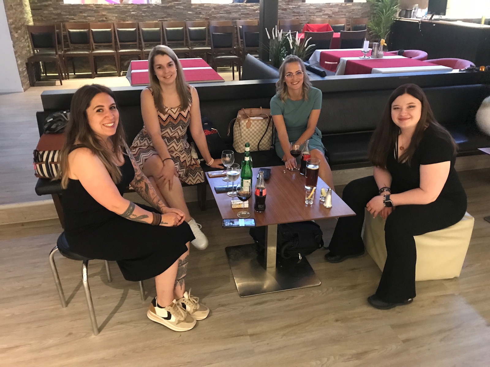 Veronica, Tania, Marilena und Sidney (nicht auf dem Bild: Aurélie)