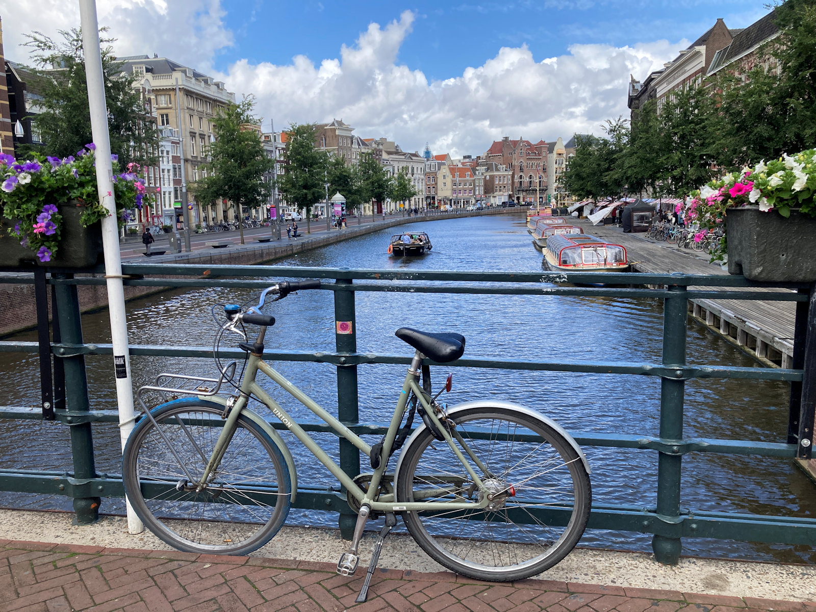 Amsterdam - kein Bild ohne Velo