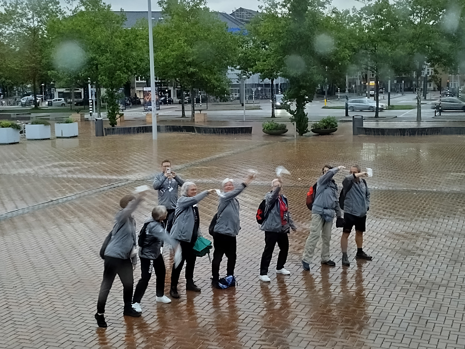 Abschied aus dem Bus fotografiert