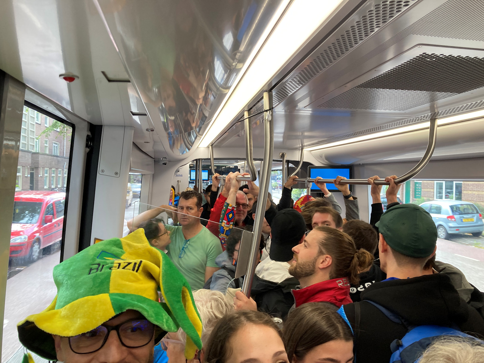 Noch einmal richtig viel Leute im Tram