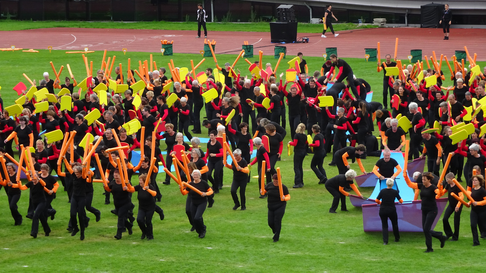 Zufriedene Gesichter beim Ausmarsch (Foto Claude Bigler)