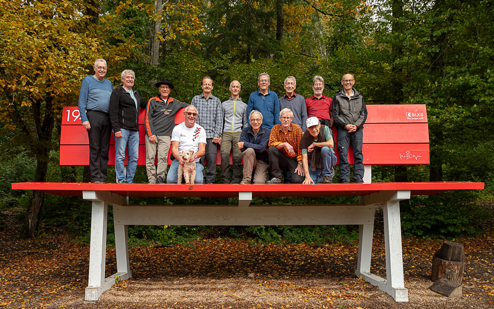 Im Kleinformat: Hintere Reihe: René, Werner, Jürg, Armin, Felix, Bruno, Heinz, Urs und Thomas; vordere Reihe Urs-Martin mit Easy, Thomas, Peter und Thomas