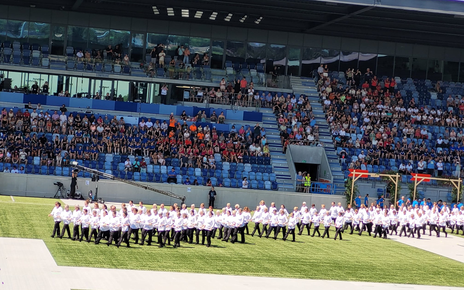 Einmarsch (die Muttenzer sind in der 7. Reihe)