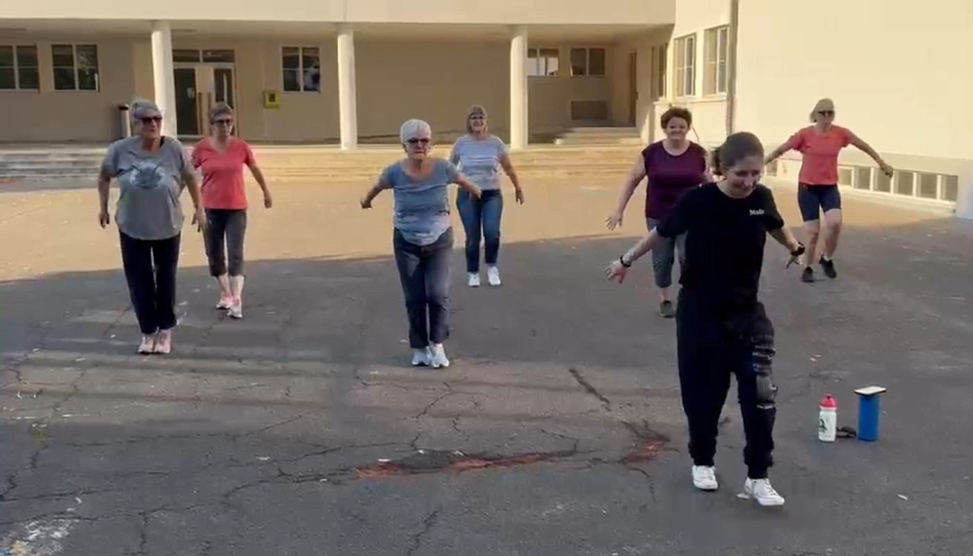 Aurélie mit ihrer Tanzgruppe