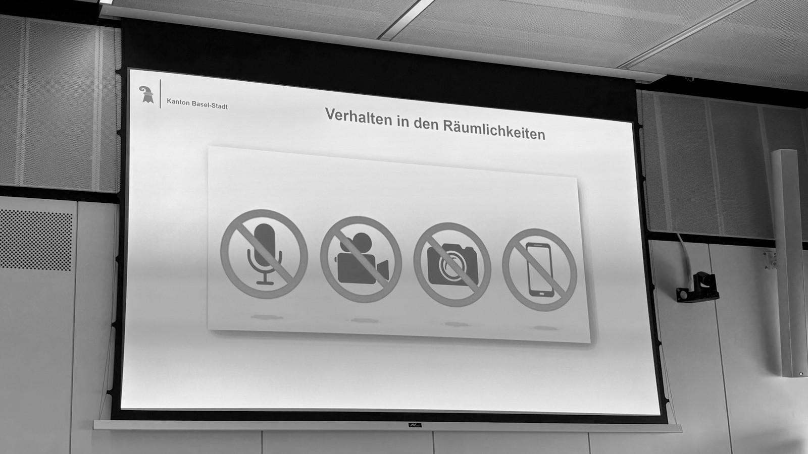 Alles verboten. Verständlich.