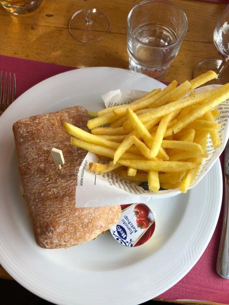 Mittagässe uf em Brienzer Rothorn Mittagässe uf em Brienzer Rothorn