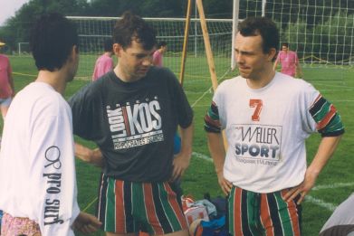 Herren 1 - Kantonalturnfest in Versoix 1993 - Diskussionen bzgl. Taktik zwischen Germi, Mark und Walti
