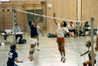 Herren 2 - Turnier um den Regionalmeister der 3. Liga 1983 in Binningen. Hat Georges den Ball?